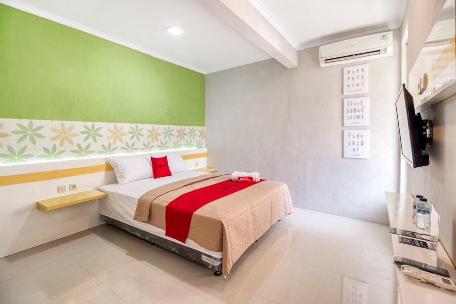 Отель Reddoorz Near Malioboro Tugu Station Jogja Джокьякарта Экстерьер фото