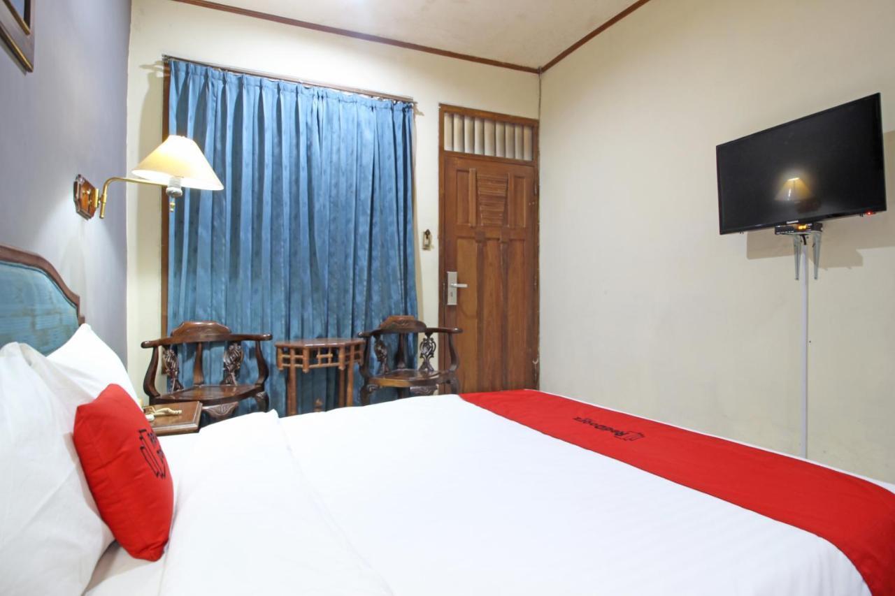 Отель Reddoorz Near Malioboro Tugu Station Jogja Джокьякарта Экстерьер фото
