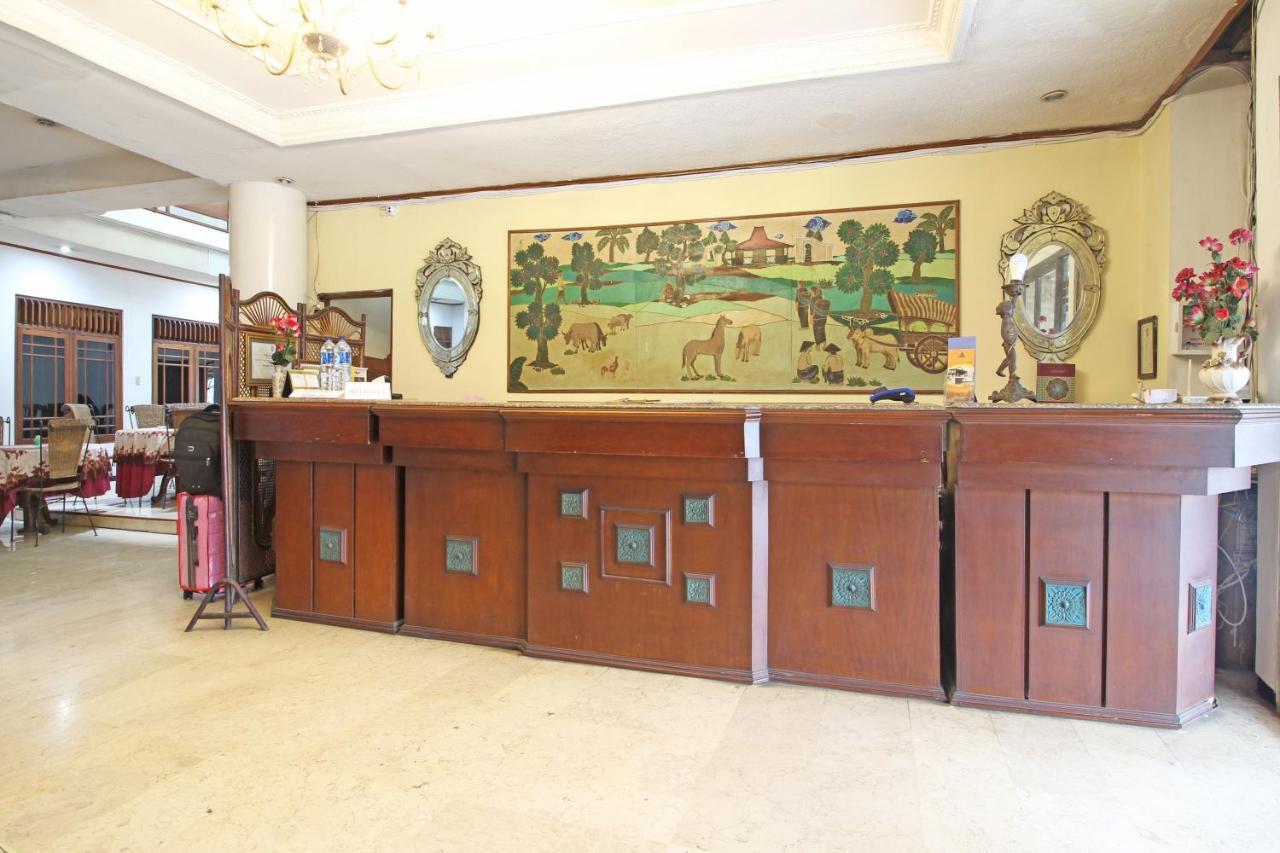 Отель Reddoorz Near Malioboro Tugu Station Jogja Джокьякарта Экстерьер фото