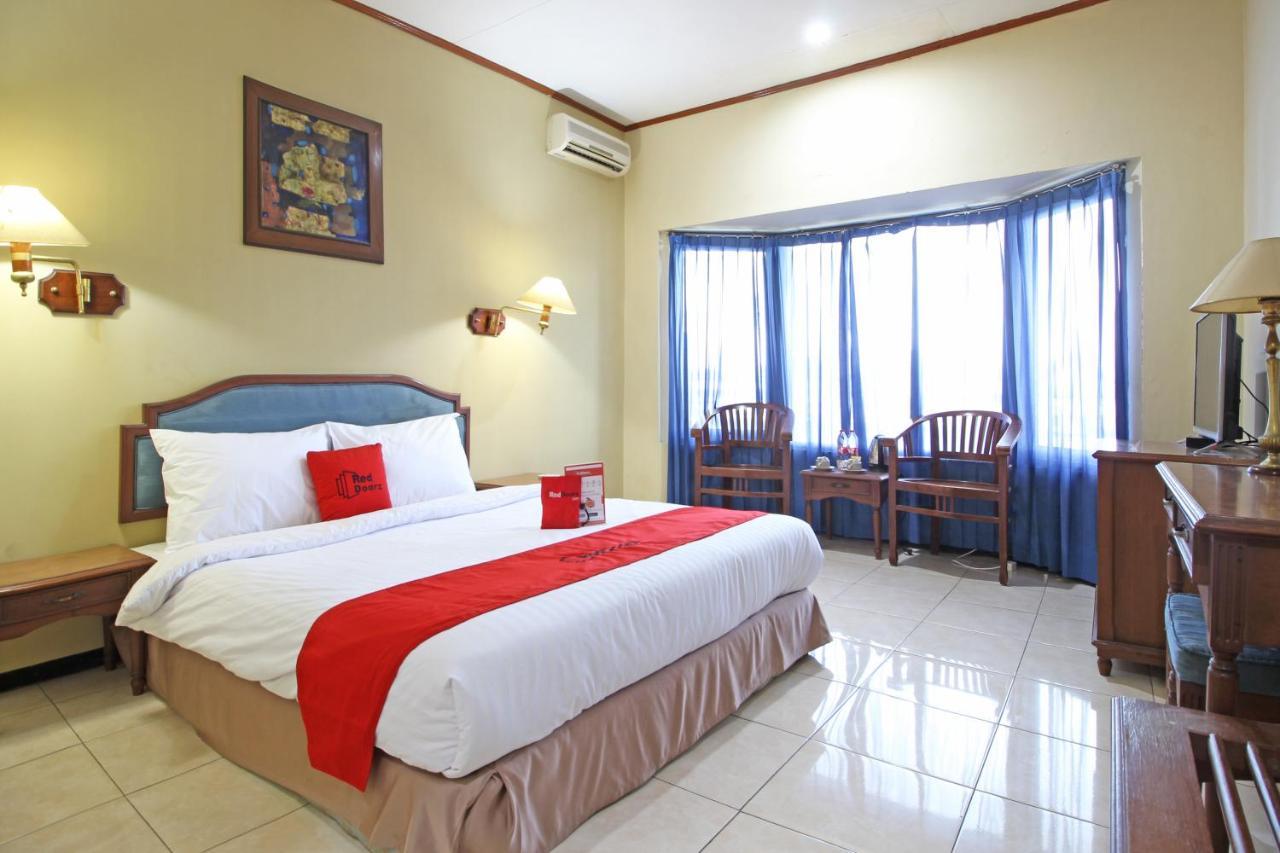 Отель Reddoorz Near Malioboro Tugu Station Jogja Джокьякарта Экстерьер фото