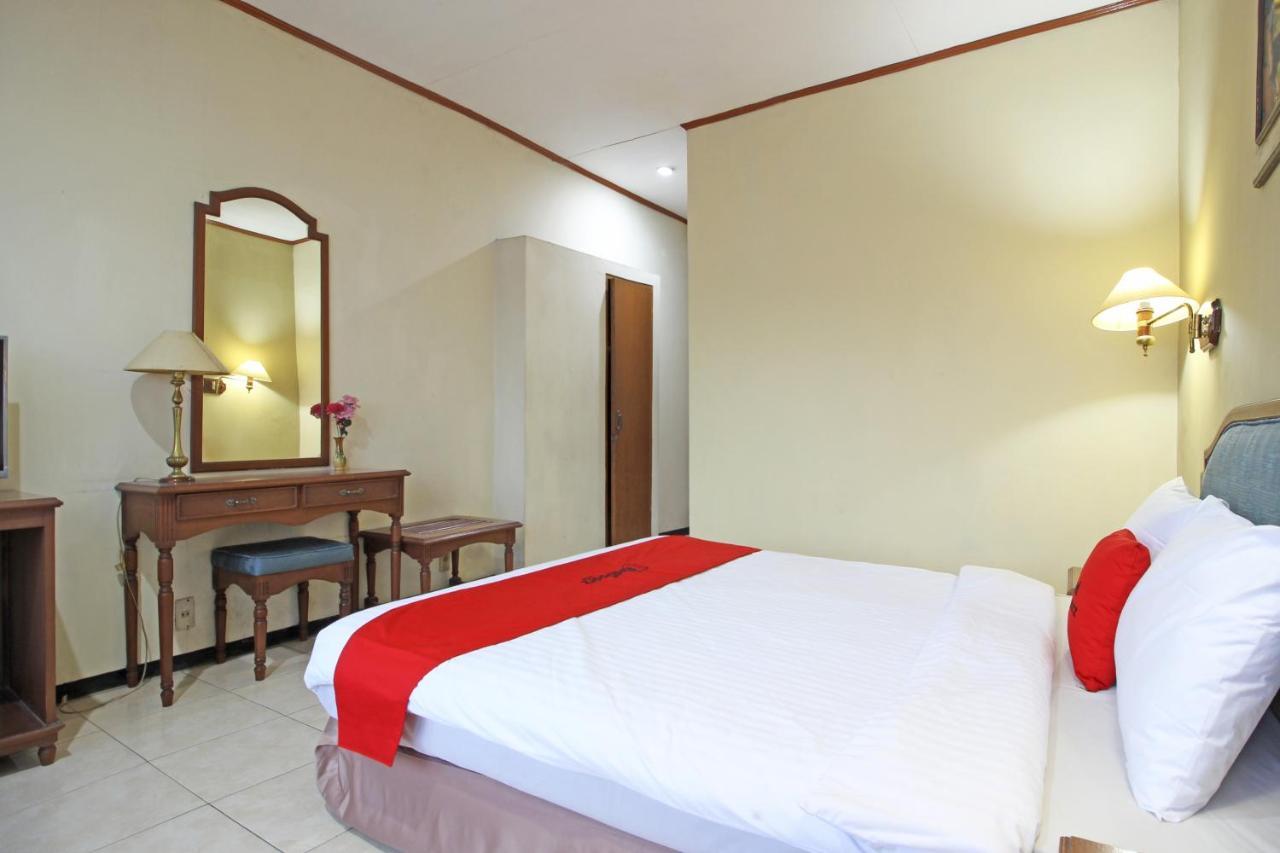 Отель Reddoorz Near Malioboro Tugu Station Jogja Джокьякарта Экстерьер фото
