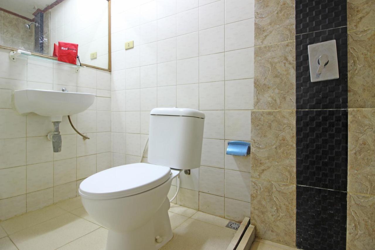 Отель Reddoorz Near Malioboro Tugu Station Jogja Джокьякарта Экстерьер фото
