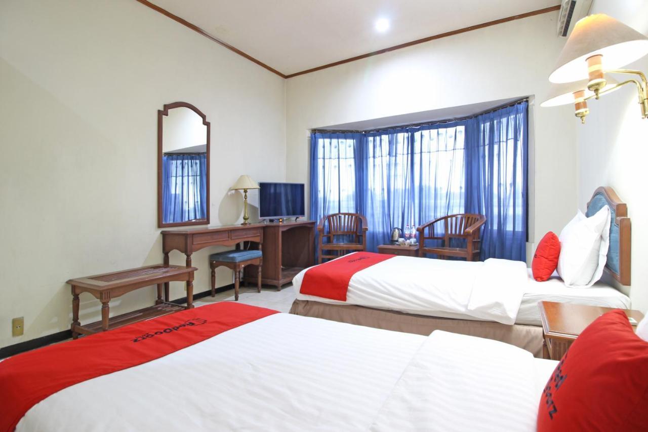 Отель Reddoorz Near Malioboro Tugu Station Jogja Джокьякарта Экстерьер фото