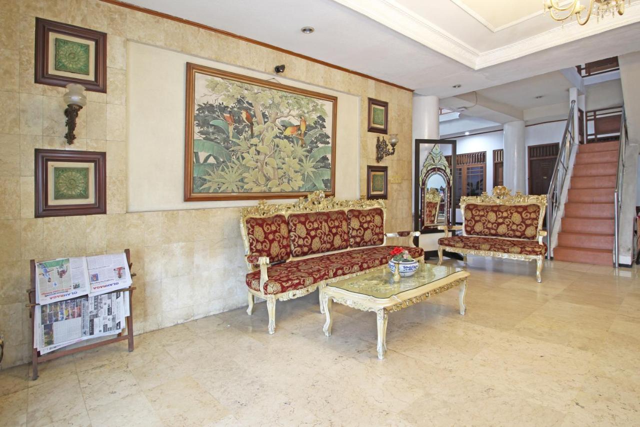 Отель Reddoorz Near Malioboro Tugu Station Jogja Джокьякарта Экстерьер фото