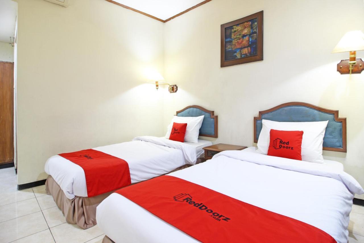 Отель Reddoorz Near Malioboro Tugu Station Jogja Джокьякарта Экстерьер фото