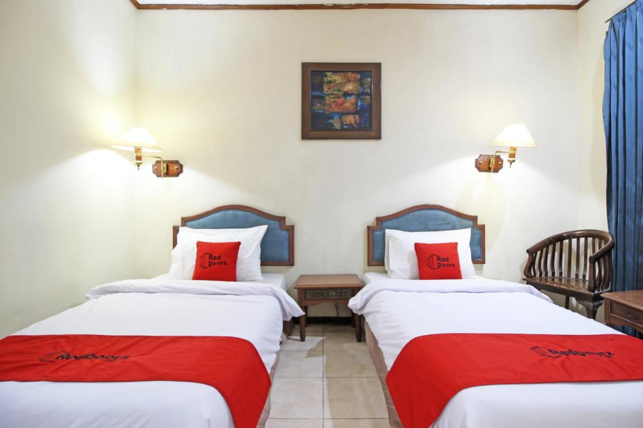 Отель Reddoorz Near Malioboro Tugu Station Jogja Джокьякарта Экстерьер фото