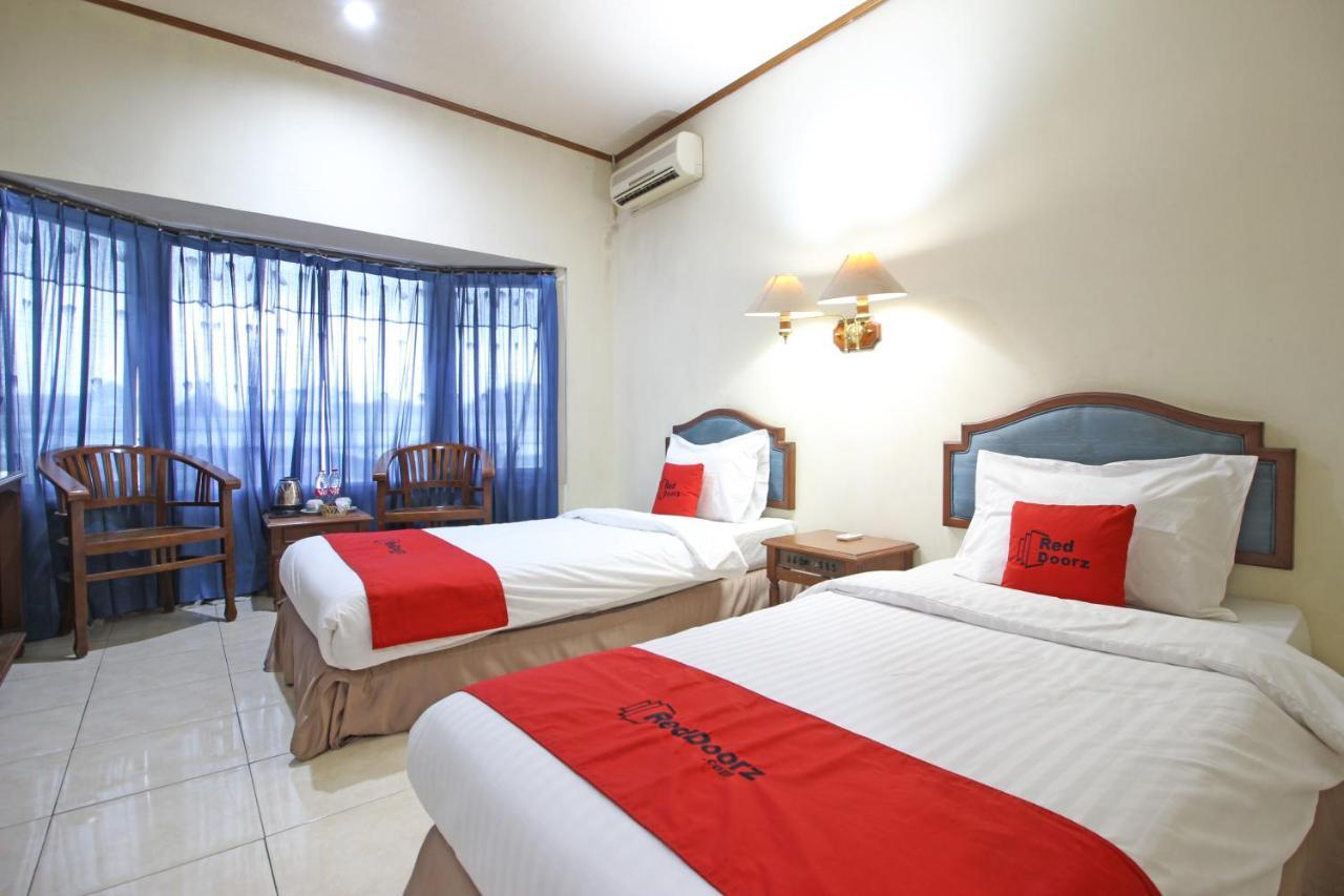 Отель Reddoorz Near Malioboro Tugu Station Jogja Джокьякарта Экстерьер фото