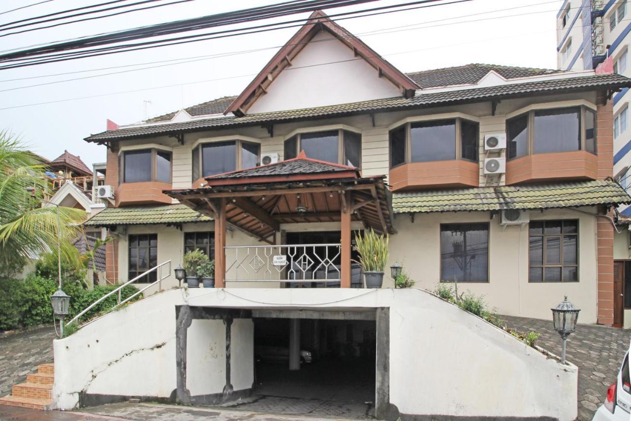 Отель Reddoorz Near Malioboro Tugu Station Jogja Джокьякарта Экстерьер фото
