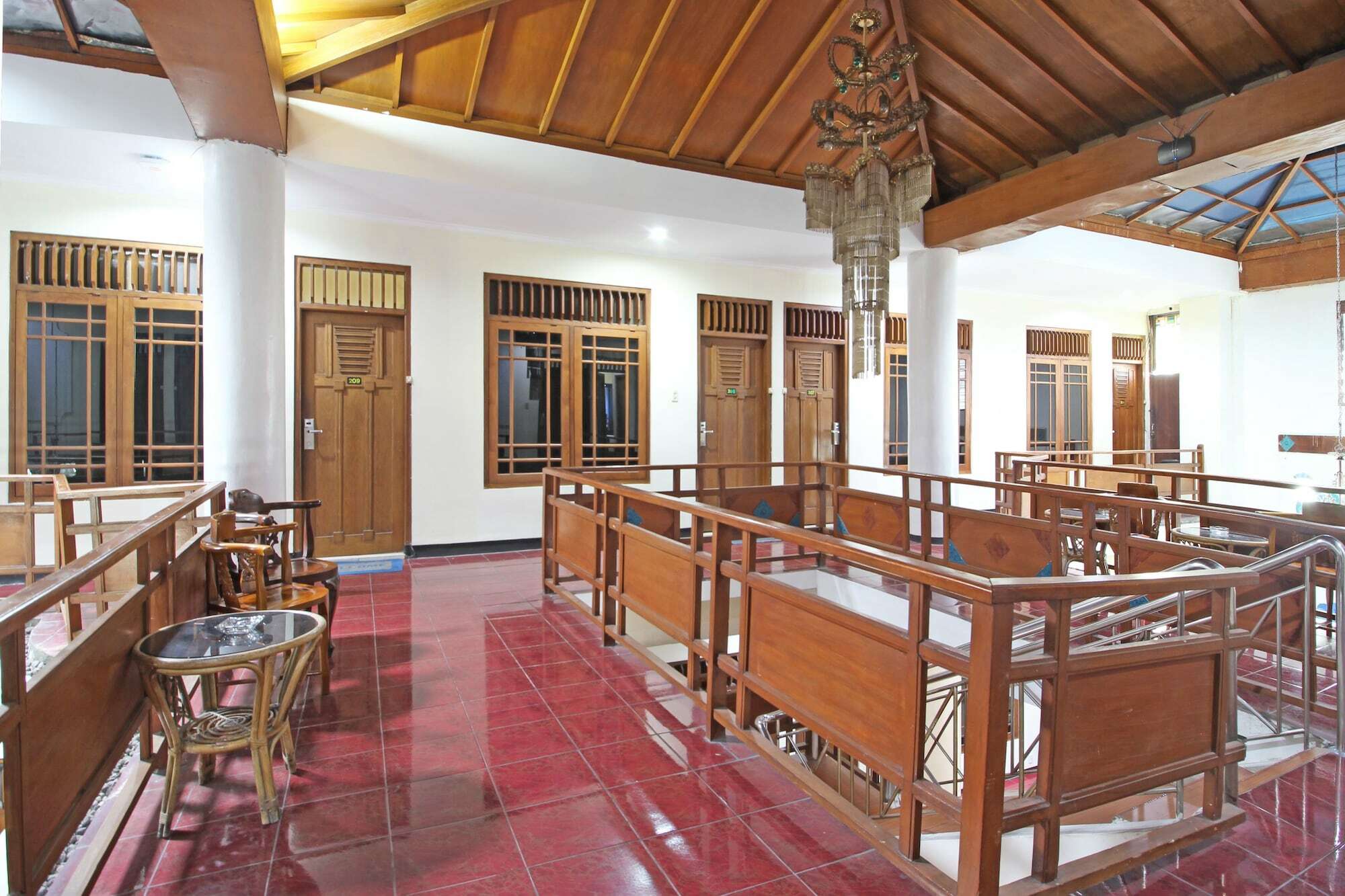 Отель Reddoorz Near Malioboro Tugu Station Jogja Джокьякарта Экстерьер фото