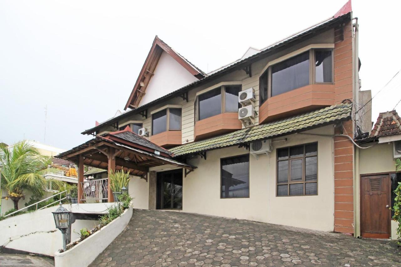 Отель Reddoorz Near Malioboro Tugu Station Jogja Джокьякарта Экстерьер фото